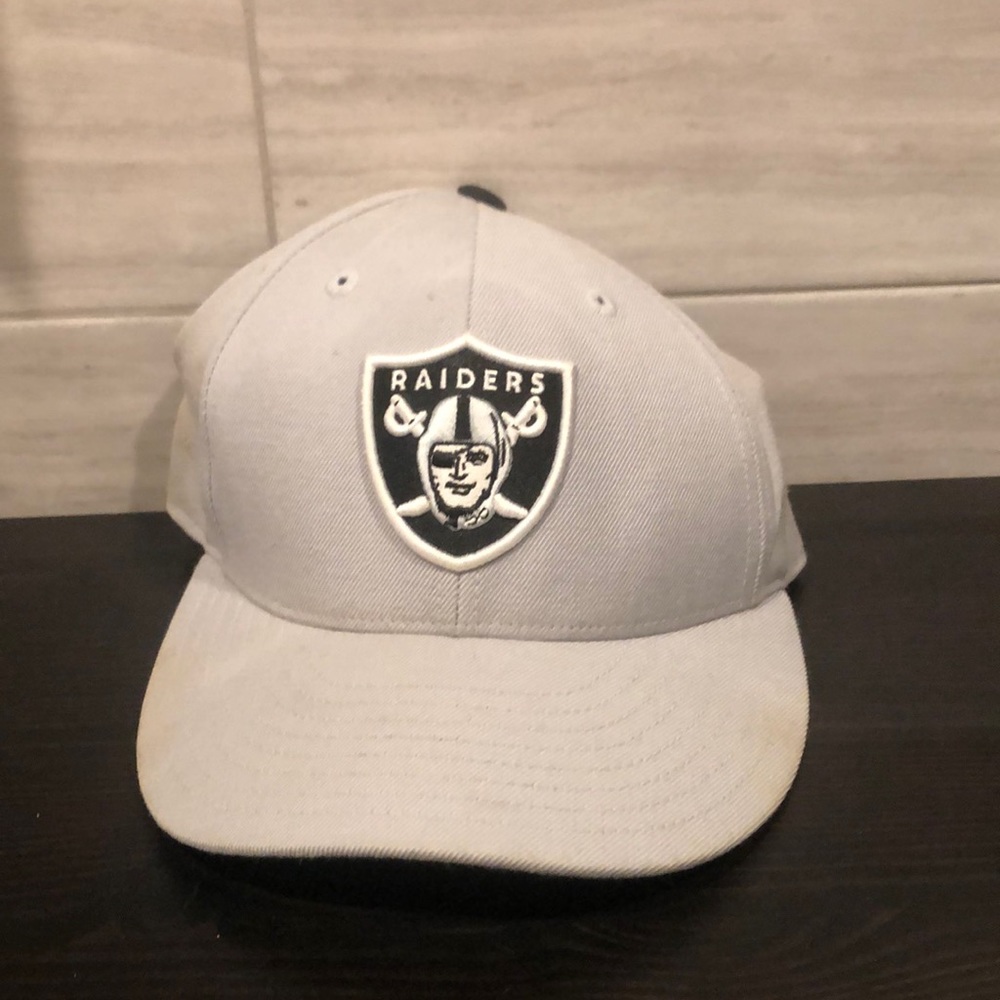 Raiders Mitchell and Ness fires hat 7 1/2